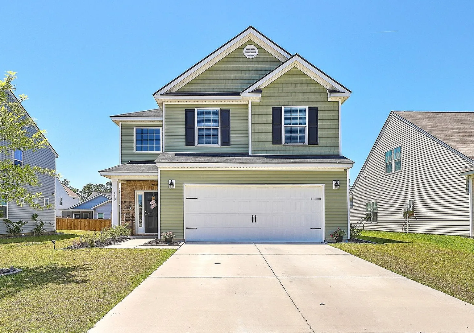4 bed, 3.0 bath, 2067 sqft, $2,400 — Photo 1