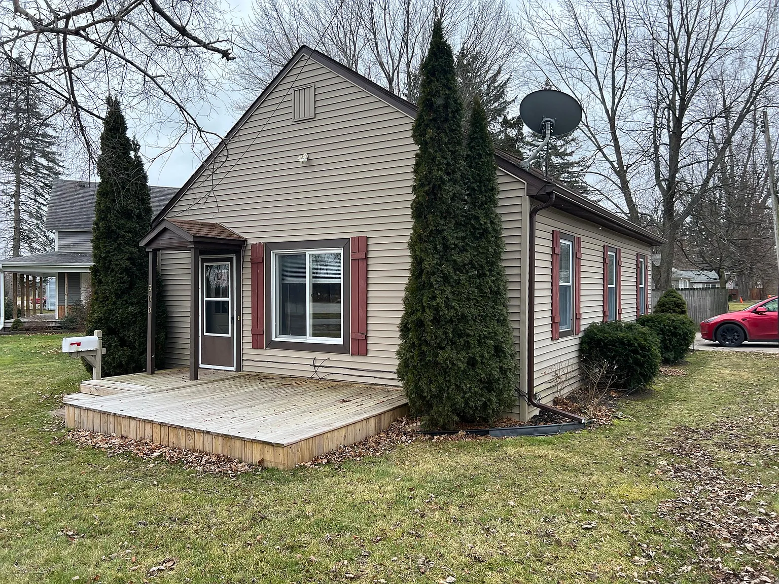 600 Chesaning St photo 1