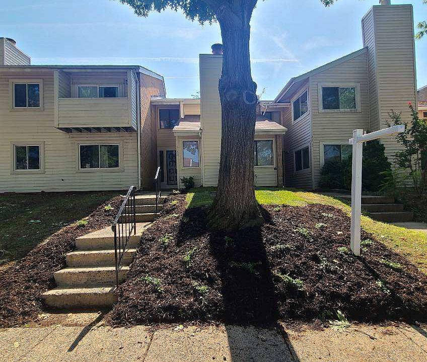 1st image of 2213 Saunders Dr