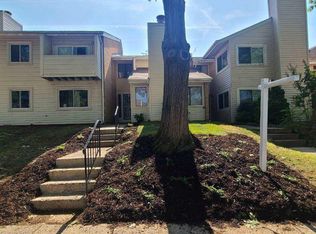 2213 Saunders Dr, Herndon, VA 20170
