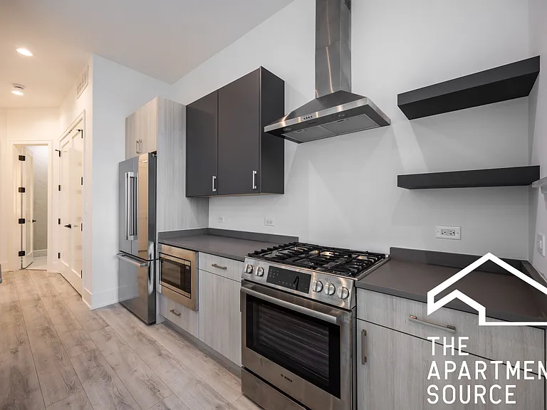 1814 W Thomas St #2R — Photo 8