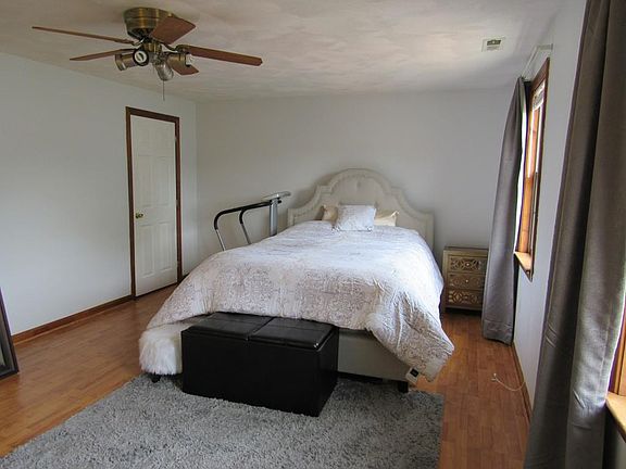 5th image of 3 Sanford Ct #0
