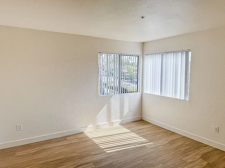 Sycamore Hills Village Apartments — Photo 36