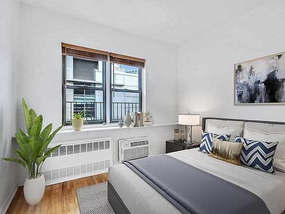3rd image of 317 W 54th St APT 4E