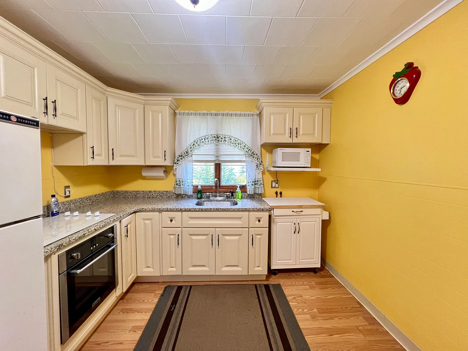 3 bed, 1400 sqft, $1,700 — Photo 1
