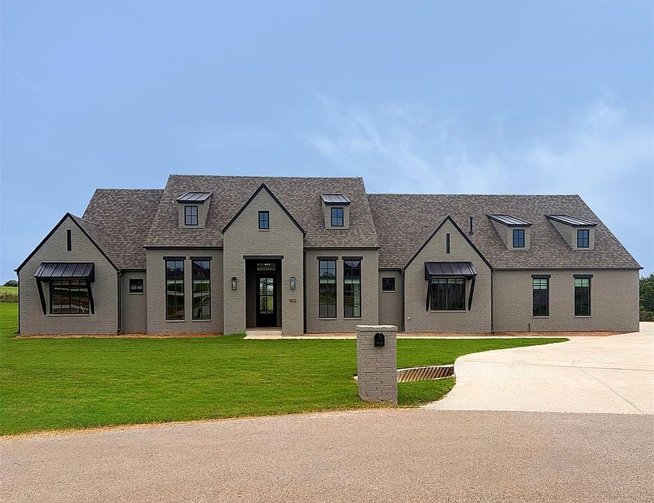 1st image of 902 Fluvi Cir