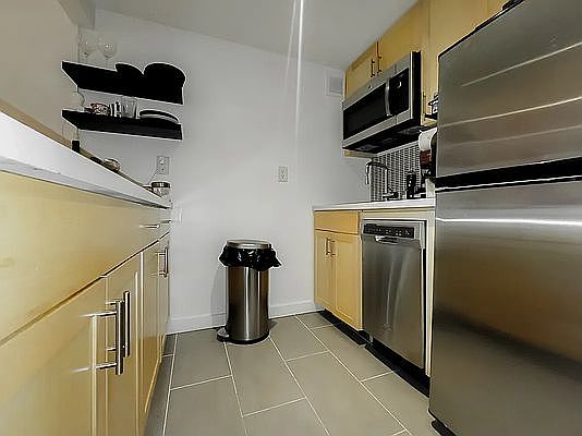 4th image of 690 Greenwich St APT 3E
