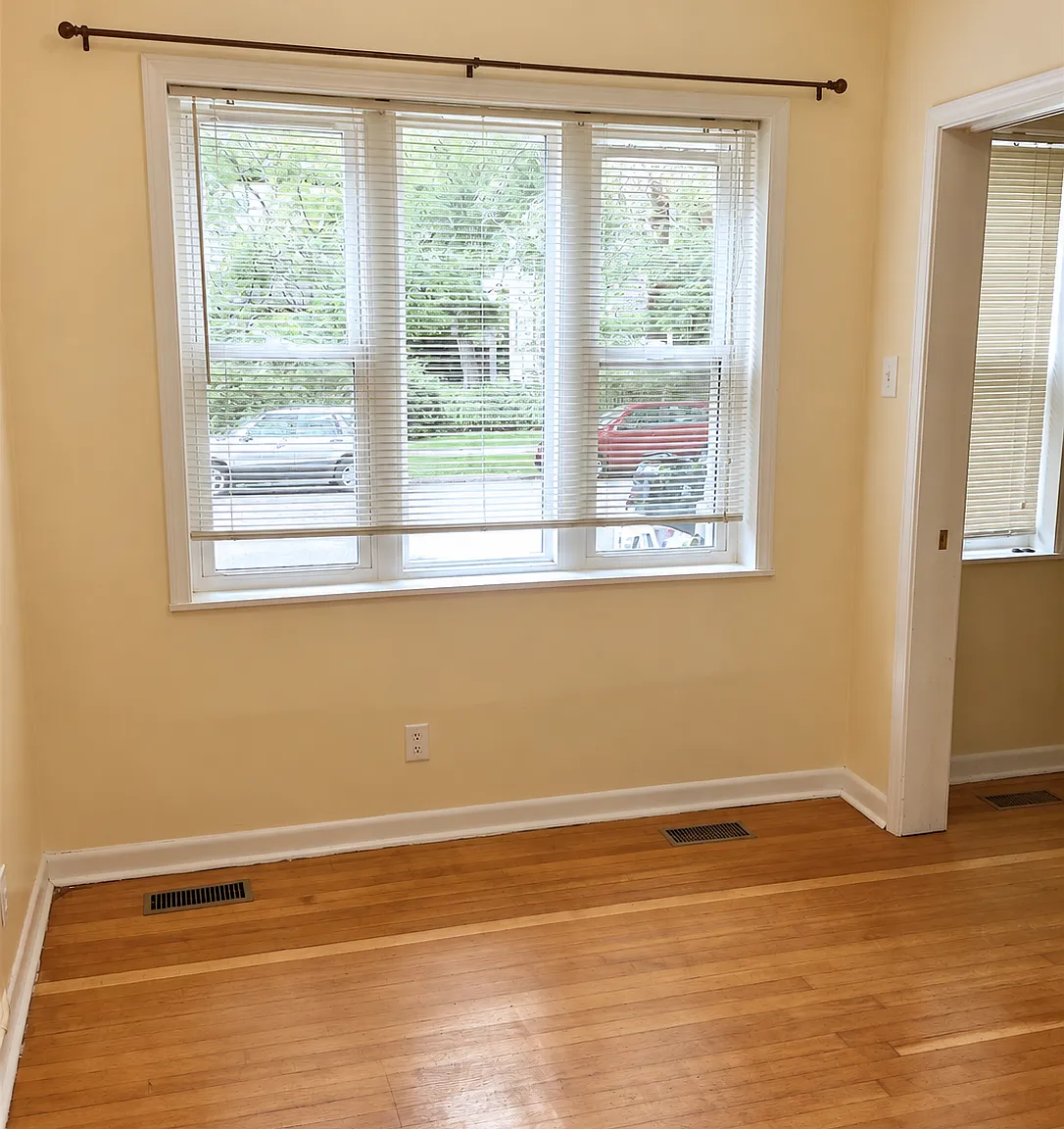3 bed, 950 sqft, $3,450 — Photo 3