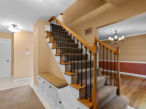4th image of 5 Leonard Ct