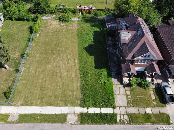 67 Pilgrim St, Highland Park, MI 48203