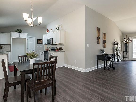 4th image of 123 Vineyard Dr