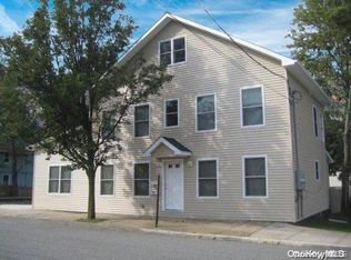 10 Carpenter St, Glen Cove, NY 11542