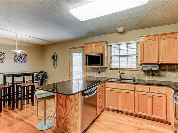 3rd image of 1222 Windcrest Ct