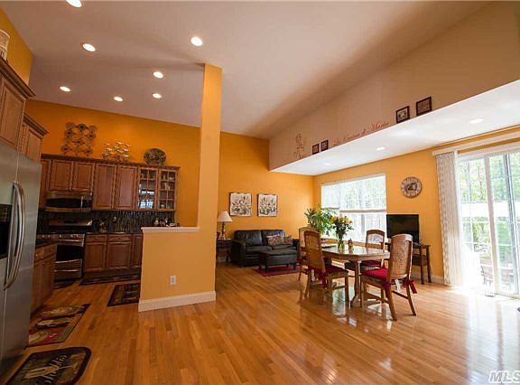 5th image of 17 Emilie Dr