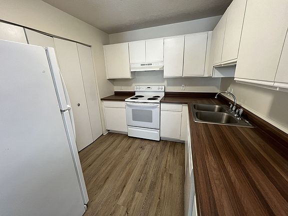3rd image of 414-417-426 Munson Pl #102