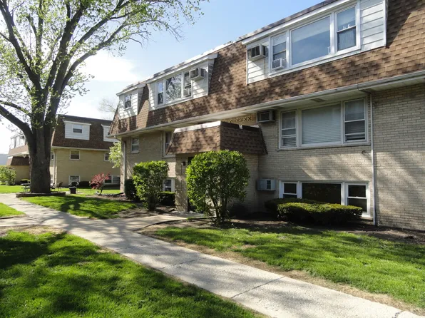 9907 W 58th St APT 1, Countryside, IL 60525