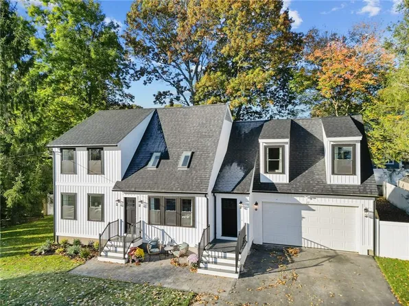27 Cedar Dr, Bristol, RI 02809