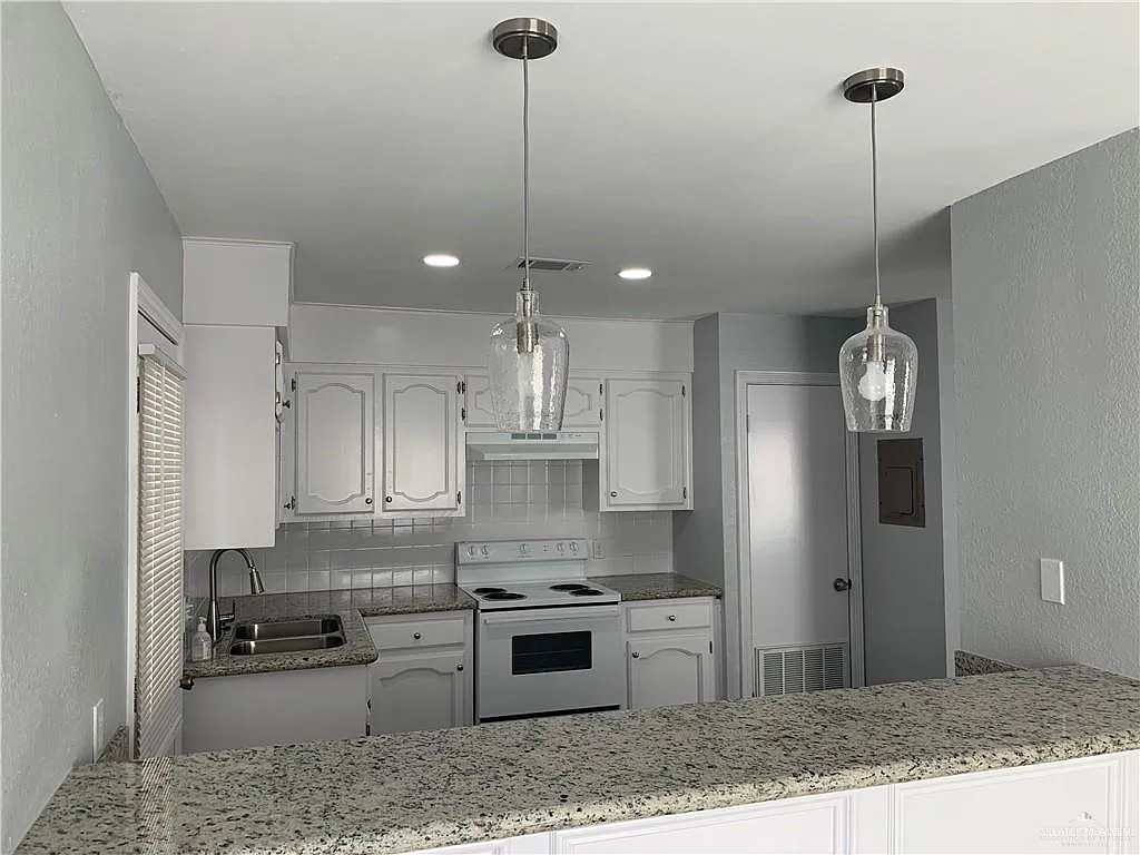 2 bed, 1.5 bath, 5160 sqft, $1,100 — Photo 3