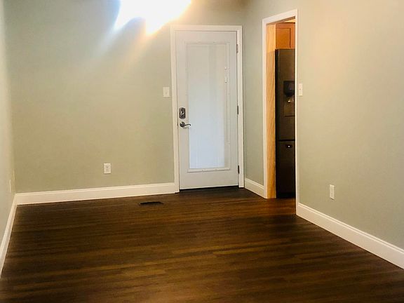 4th image of 612 Texas St