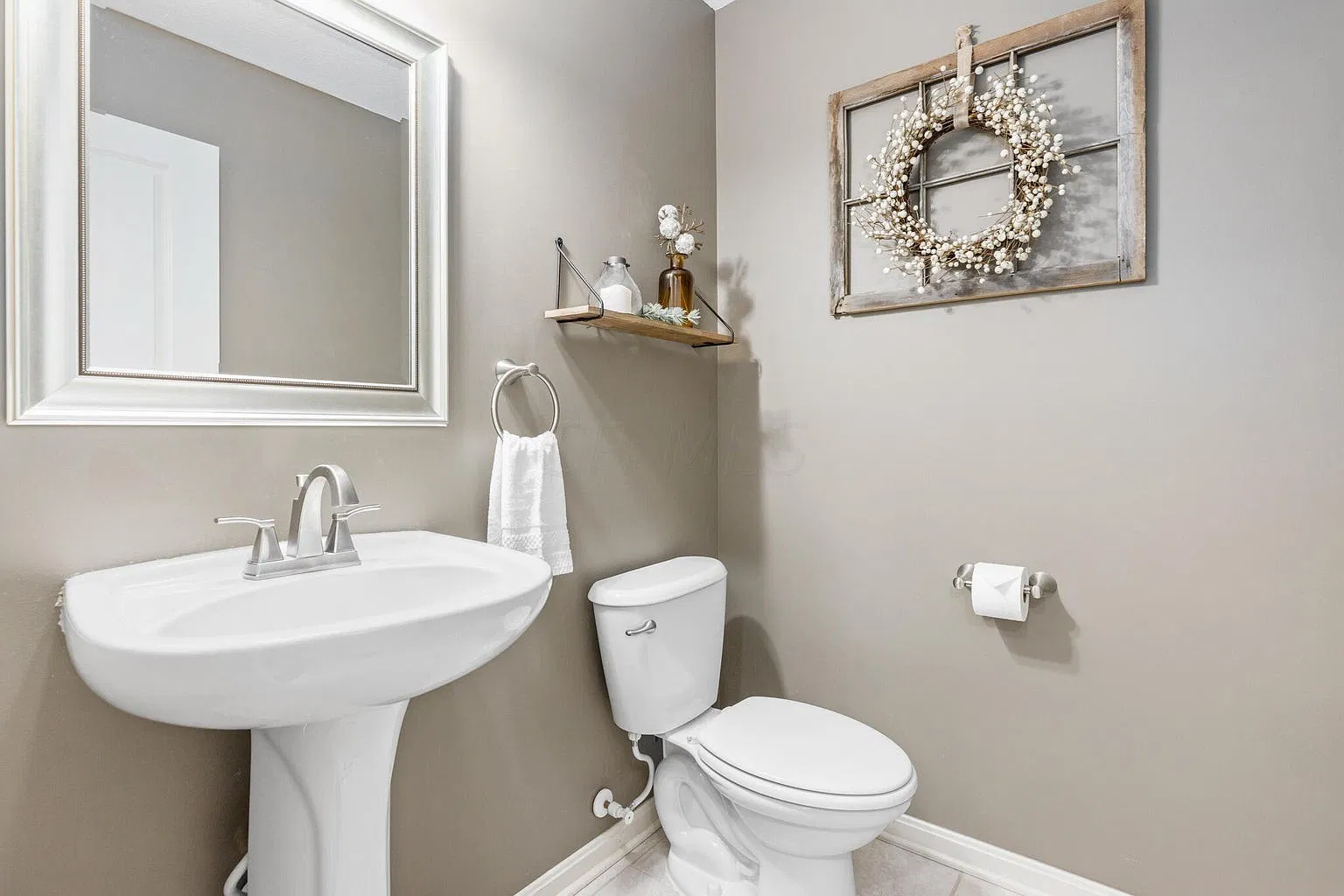4 bed, 2.5 bath, 2400 sqft, $2,899 — Photo 3