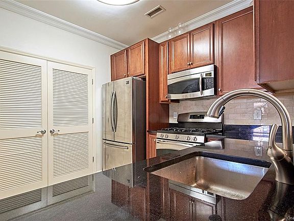 4th image of 410 Westchester Ave Unit 105