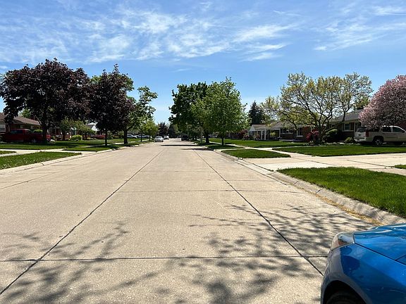 5th image of 2684 Pinetree Dr