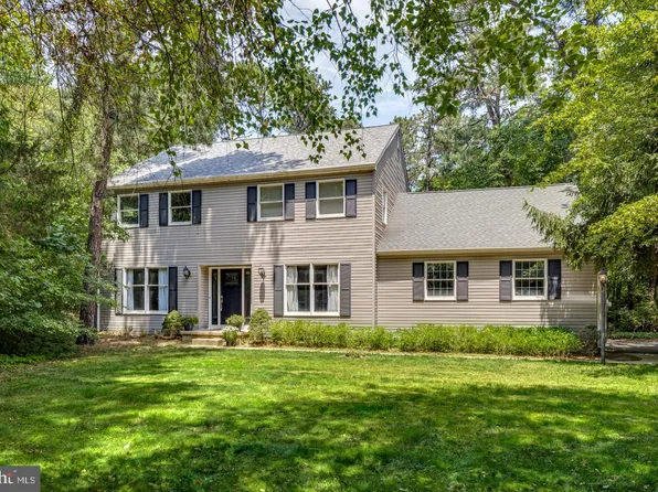 5 Arthur Ct, Medford, NJ 08055