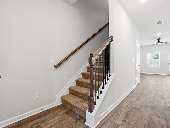 2nd image of 119 Meadowview Dr