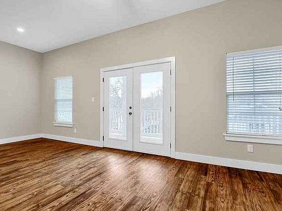 5th image of 447 N Woods St #1