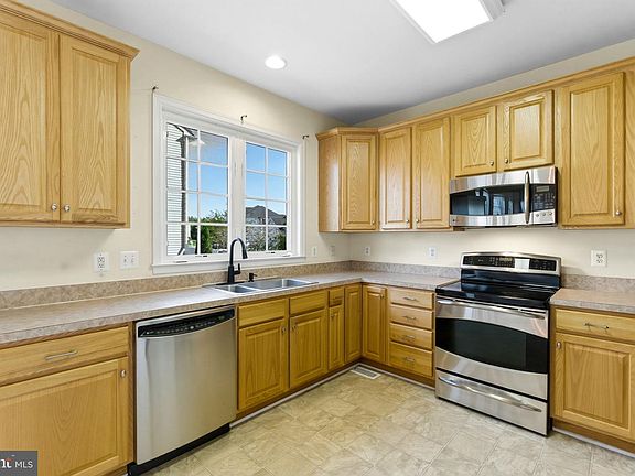 3rd image of 313 Lewisburg Ln