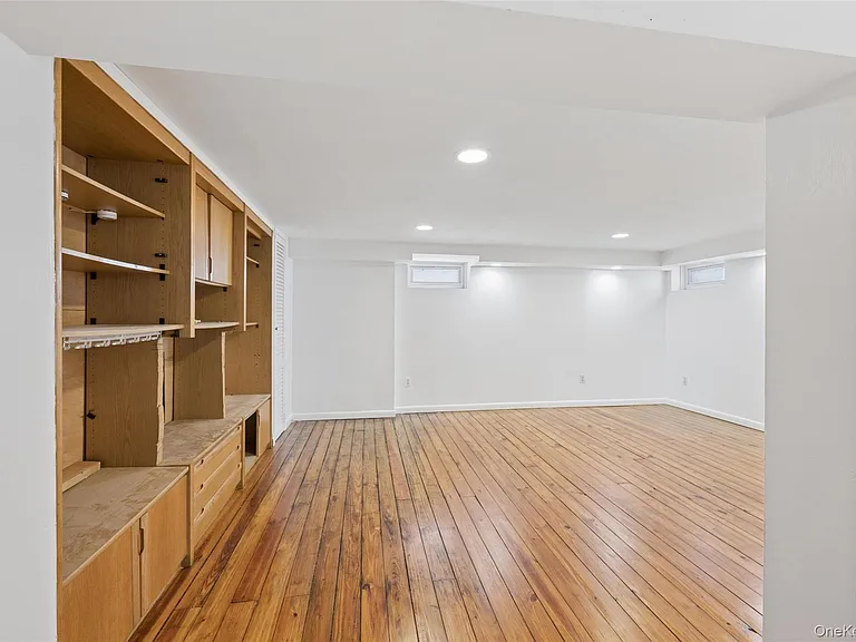 31 Evelyn Ln — Photo 20