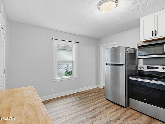 3rd image of 2123 Belvoir Ave