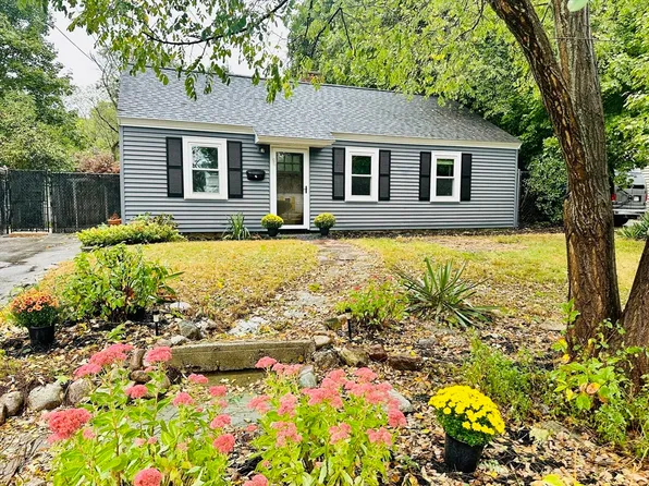 96 Ralph Mann Dr, Stoughton, MA 02072