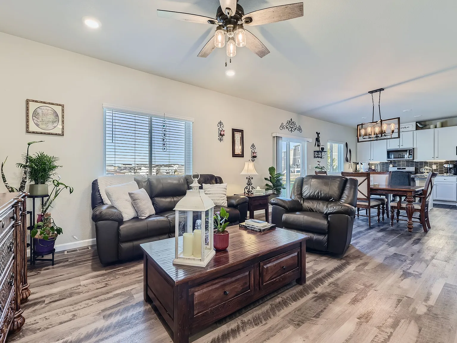 3 bed, 2.5 bath, 1904 sqft, $3,200 — Photo 4