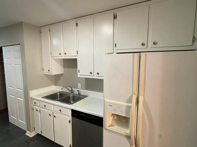 320 Vanderbilt Dr — Photo 12