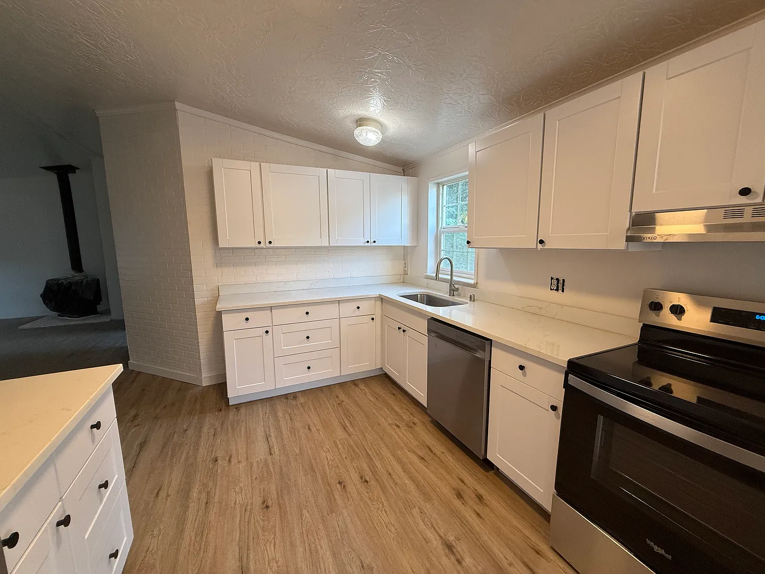 4 bed, 1294 sqft, $3,200 — Photo 2