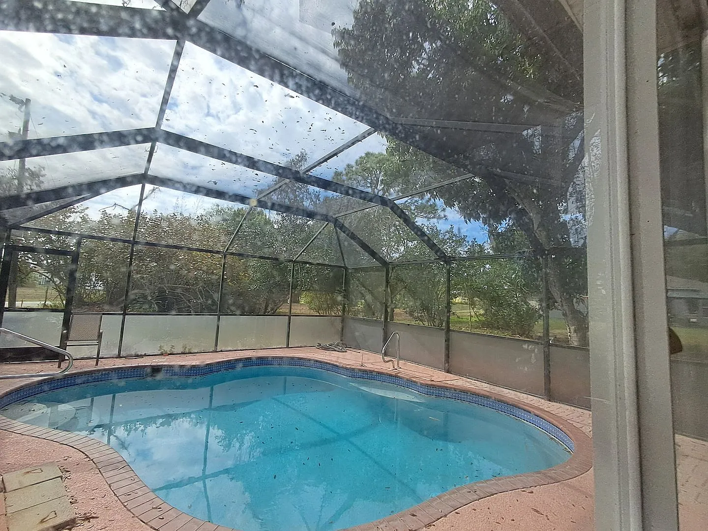 Section 8 3/2 Pool Home With 2 Bonus Rooms Available 09/01/2026 — Photo 2
