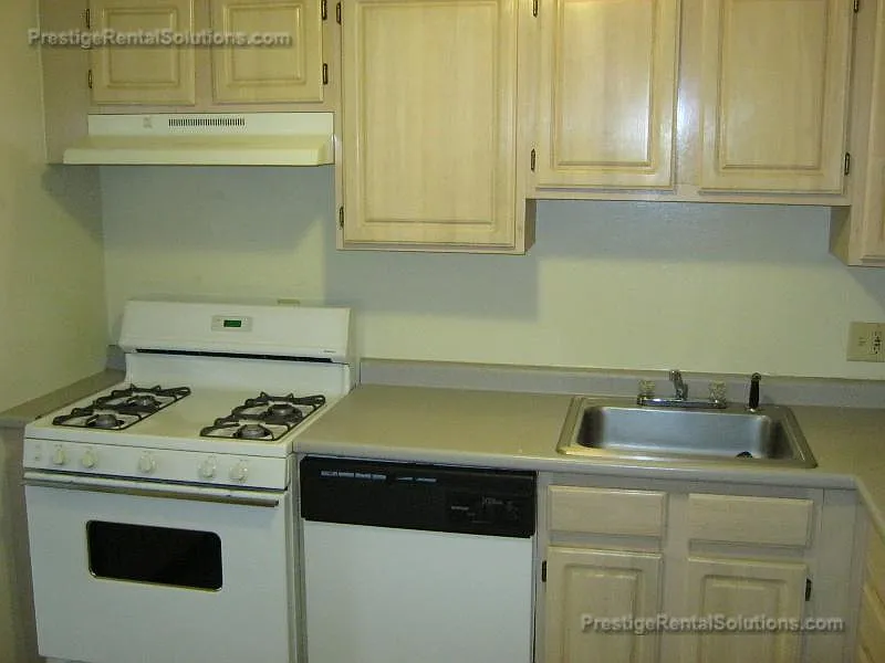 2 bed, 1.0 bath, 950 sqft, $2,075 — Photo 1