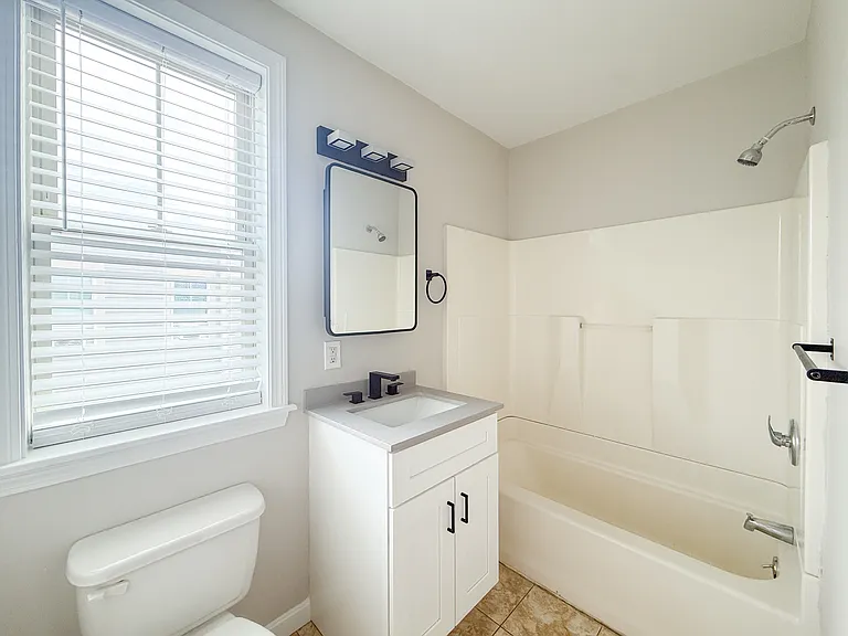 49 Norfolk St #C — Photo 12