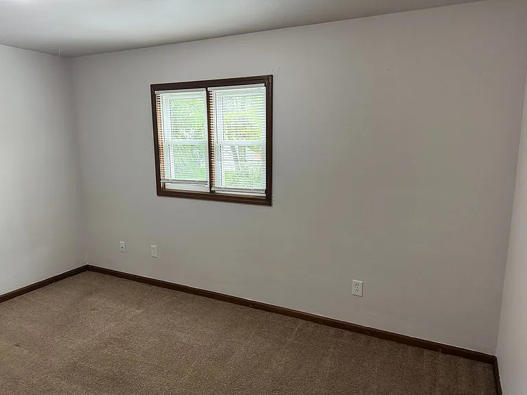120 S Russell St — Photo 16
