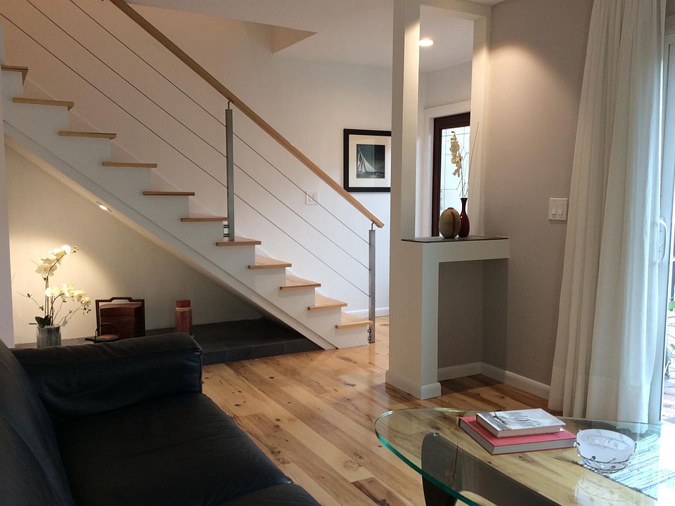 1st image of 105 E Davis Blvd