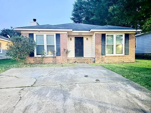 2512 Water Oak Dr — Photo 1
