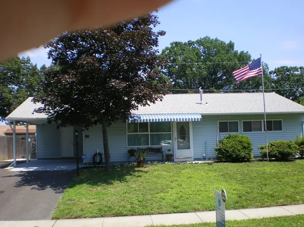 41 Shadetree Ln, Levittown, PA 19055