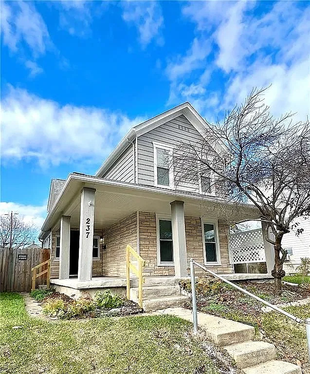 3 bed, 2.0 bath, 1660 sqft, $1,497 — Photo 1