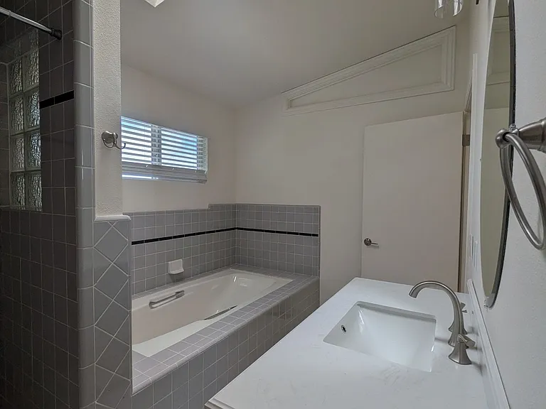 197 Colina St — Photo 14