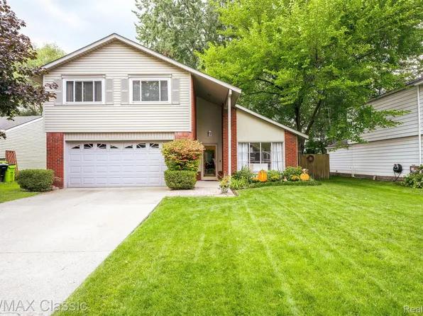 24323 Pinecrest St, Novi, MI 48375