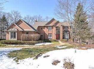 12413 Forest Oaks Ln, Milford, MI