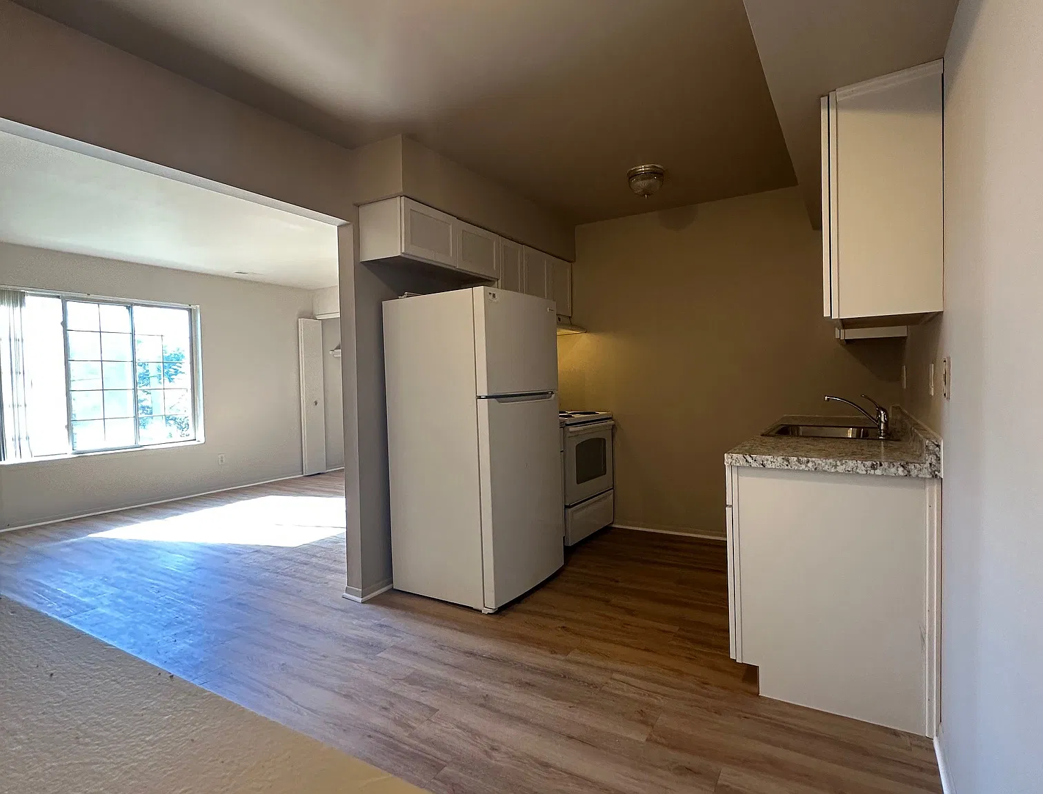 1 bed, 800 sqft, $1,000 — Photo 2