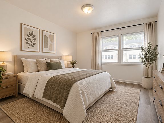 2nd image of 33 Midland Heights Cir