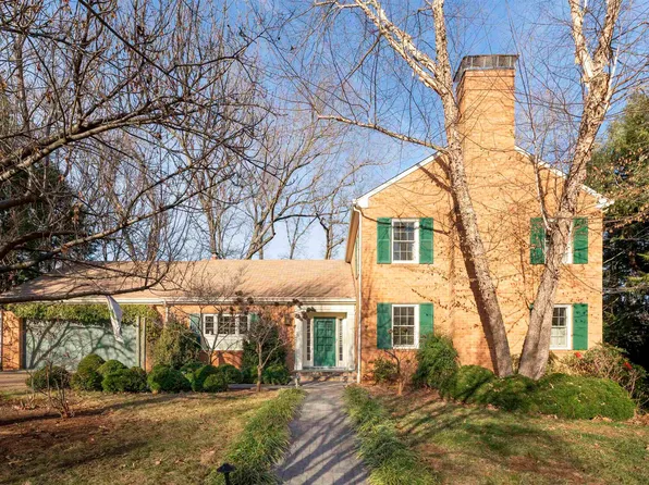 1413 Foxbrook Ln, Charlottesville, VA 22901